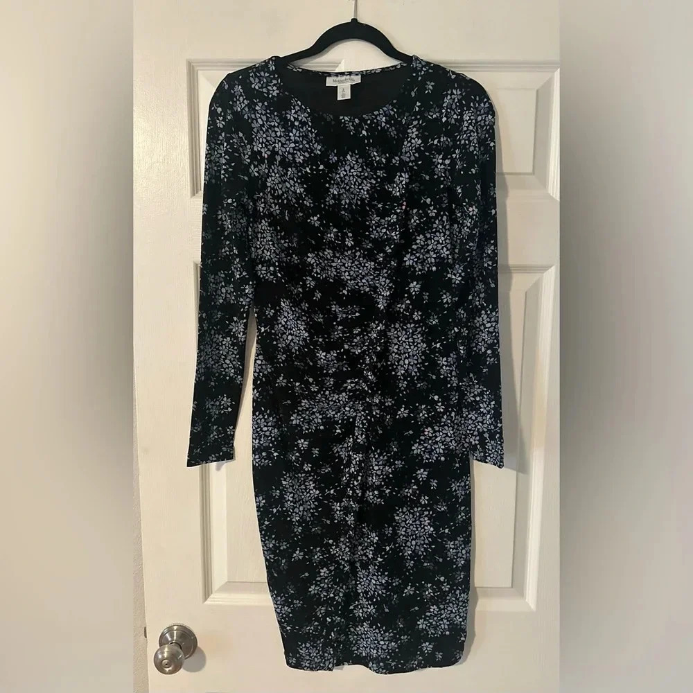 Motherhood Maternity Long Sleeve Flower Lined Middle Rouching Dress. Size Small.